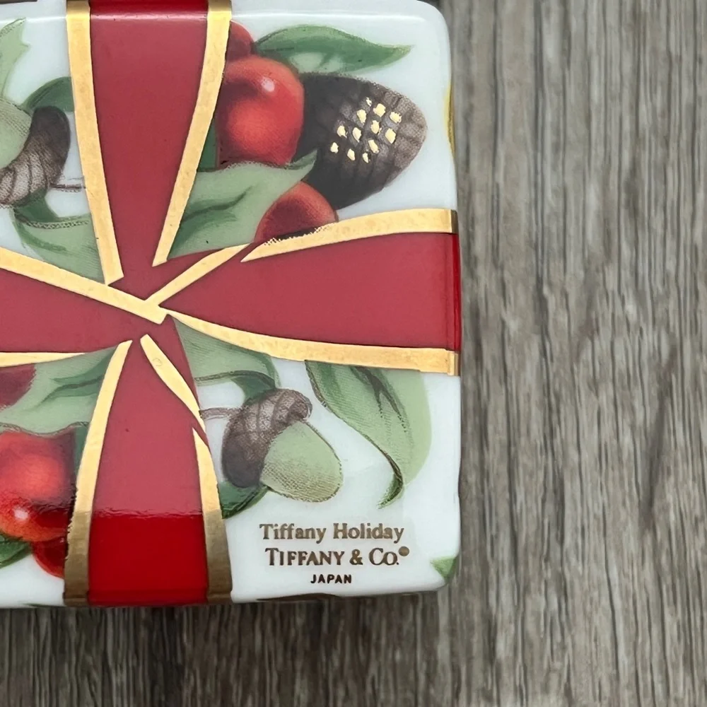 Holiday‎ trinket box